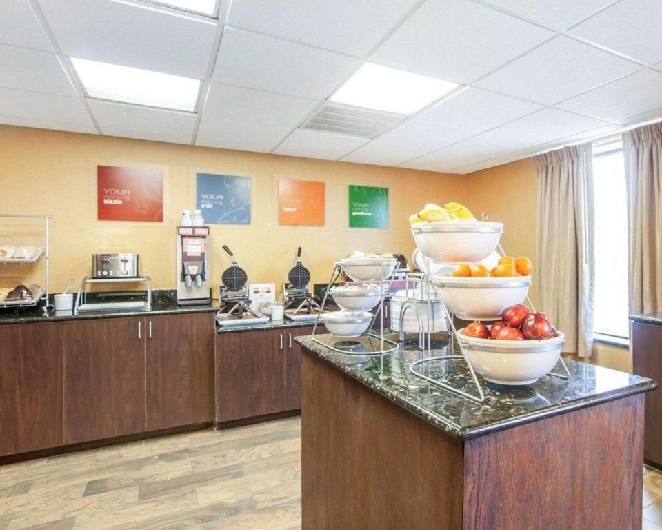 Comfort Suites Рим Екстериор снимка